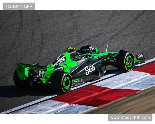 F1赛事最新动态 赛季争夺愈加激烈 多支车队力争冠军荣耀